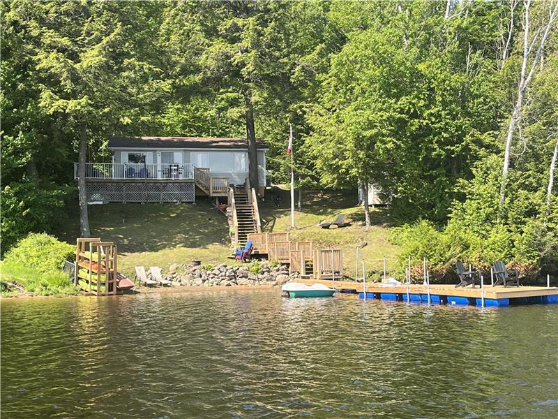 3 Bedroom waterfront cottage on - Bancroft Cottage Rental | PL-37731 ...