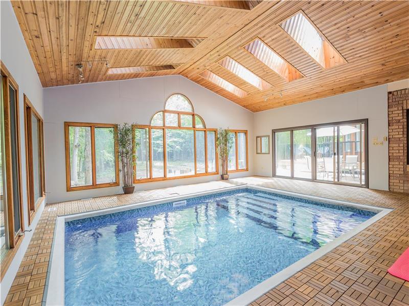 Indoor heated pool, Games Room, - Bobcaygeon Cottage Rental | DI-38949 ...