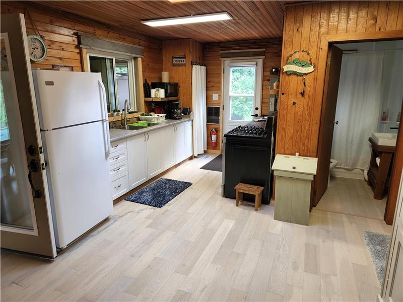 Northern Ontario Tilden Lake Marten River Cottage Rental DI39102 CottagesInCanada